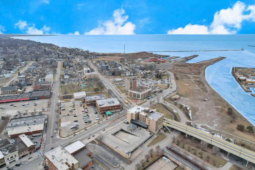 More Photos Of 301 Broadway, Lorain Hotel For Lease