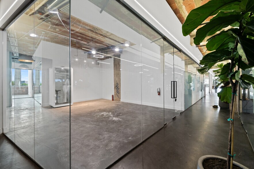 More Photos Of 1900 NE Miami Ct, Miami Office For Lease