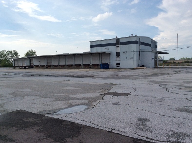 More Photos Of 2532 Bremer Rd, Fort Wayne Truck Terminal For Lease