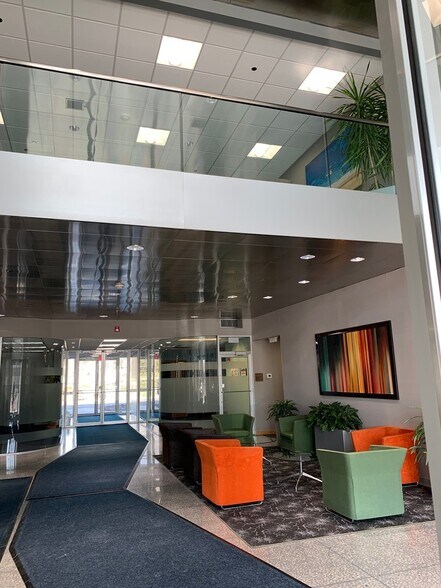 More Photos Of 650 E Algonquin Rd, Schaumburg Office For Lease