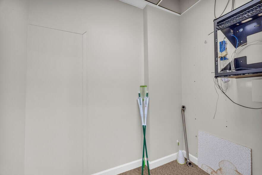 More Photos Of 40 Chamisa Rd, Covington Distribution For Lease
