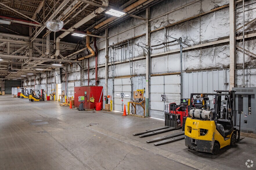 More Photos Of 1400 Lowell St, Elyria Manufacturing For Lease