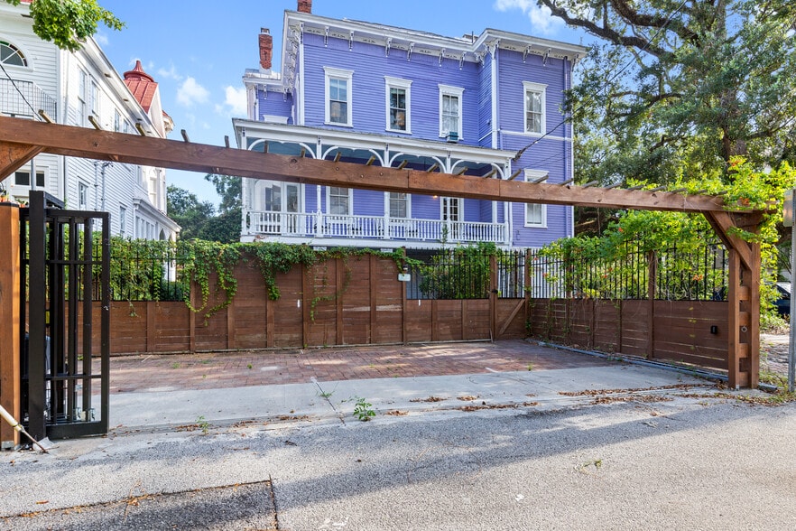 More Photos Of 402 E Gaston St, Savannah Hospitality For Sale