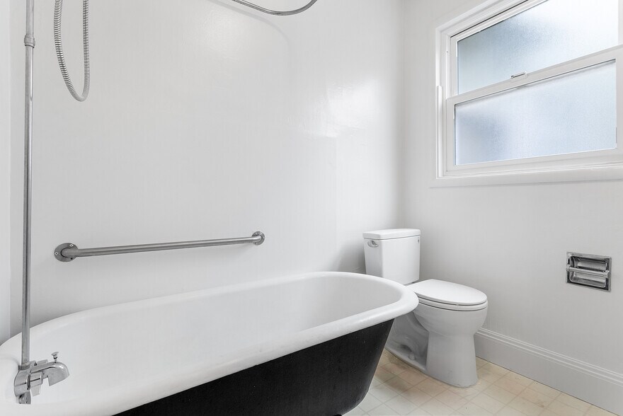 More Photos Of 123-133 Echo Ave, Oakland Apartments For Sale