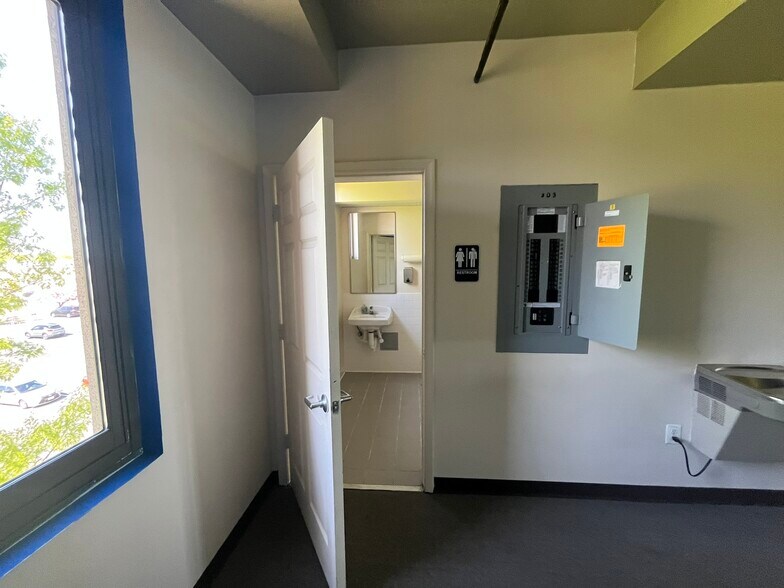 More Photos Of 14130 Noblewood Plz, Woodbridge Office For Lease