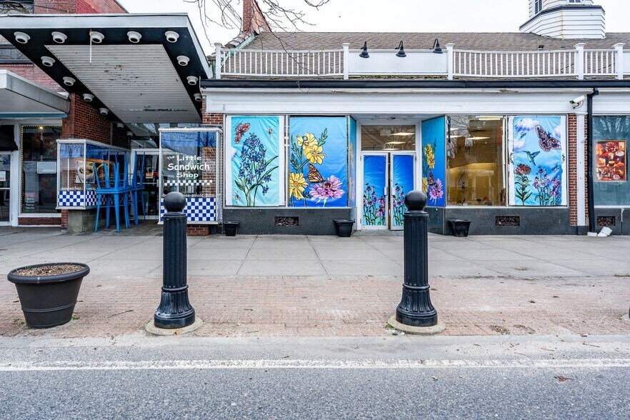 More Photos Of 426-428 Main St, Hyannis Storefront For Lease