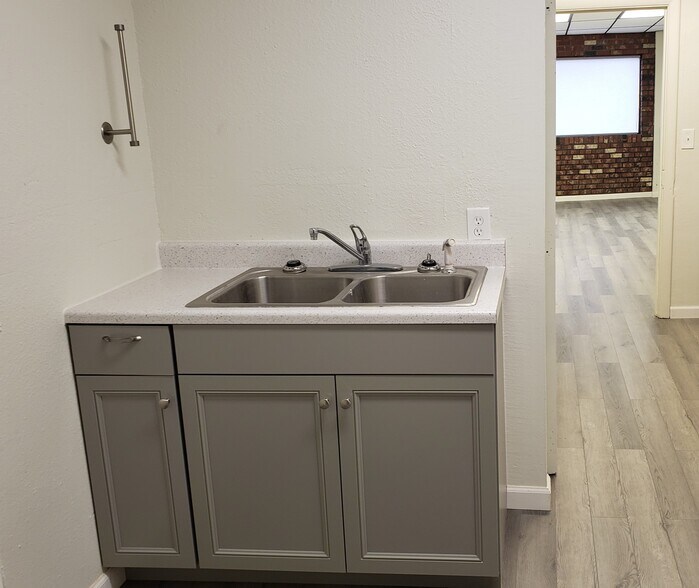 More Photos Of 1912 SE Monroe St, Portland Office For Lease