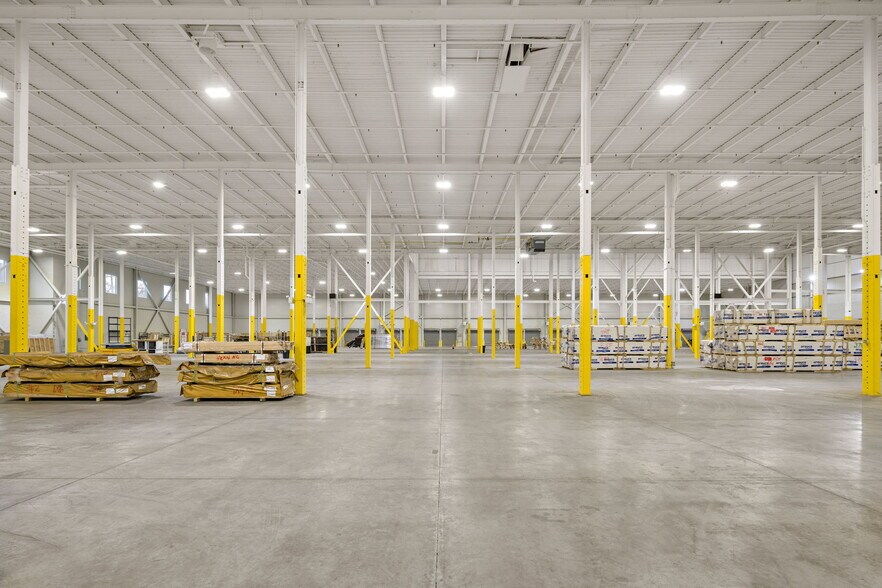 More Photos Of 6001 Tonnelle Ave, North Bergen Warehouse For Lease