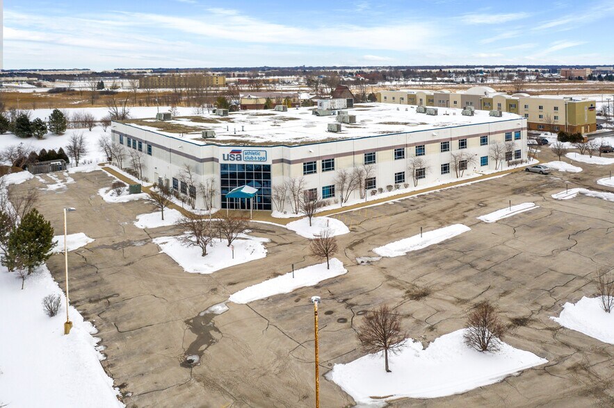 More Photos Of 1975 Melissa Ln, Aurora Health Club For Sale