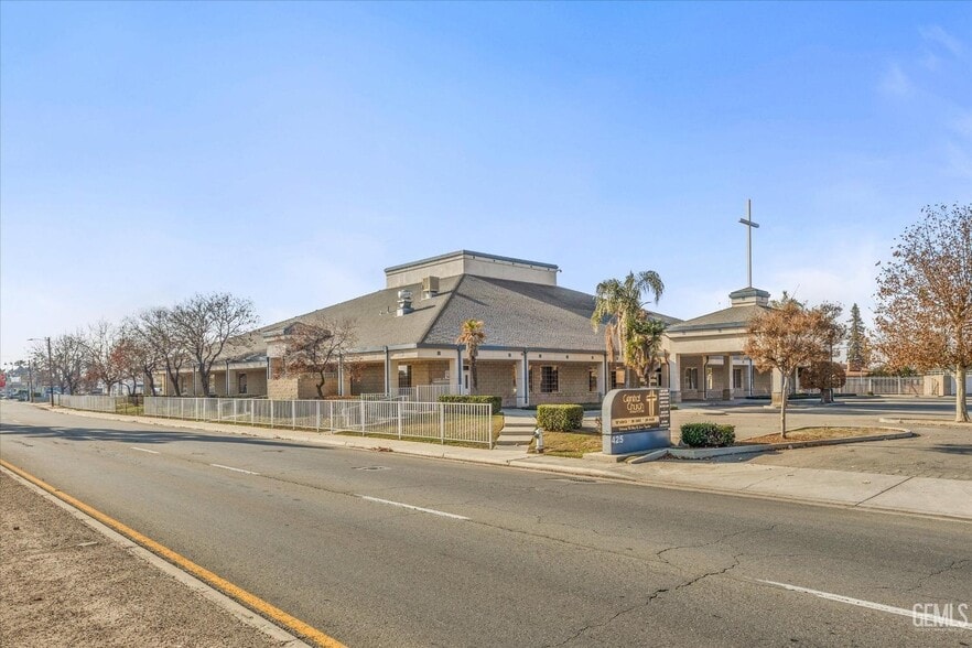 More Photos Of 425 S H St, Bakersfield Religious Facility For Sale