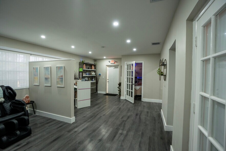 More Photos Of 986 NE 126th St, Miami Office Residential For Sale