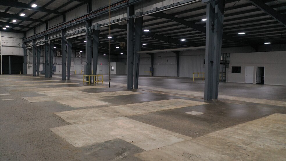 More Photos Of 600 S Loop 485, Gladewater Manufacturing For Lease