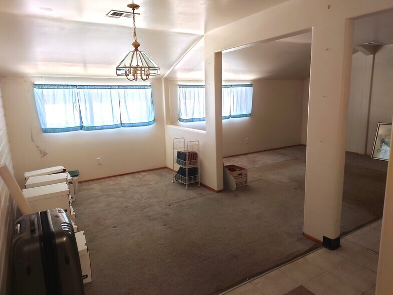 More Photos Of 105 E Woodward Ave, Keenesburg Light Distribution For Sale