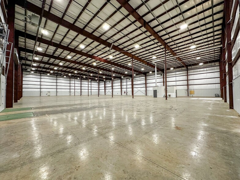 More Photos Of 101 Spacegate Dr NW, Huntsville Warehouse For Lease