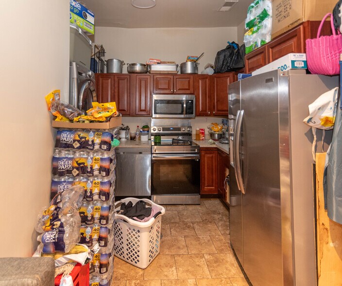 More Photos Of 316 S Broadway, Baltimore Storefront Retail Residential For Sale