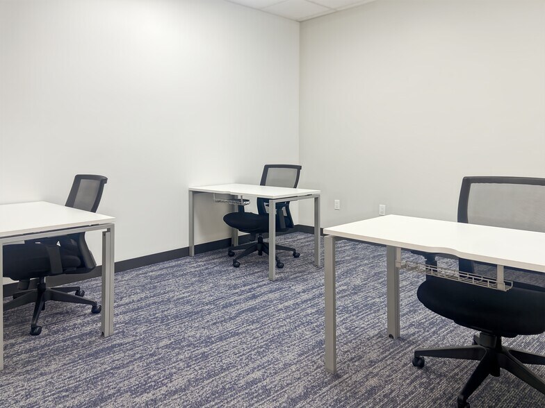 More Photos Of 16100 Cairnway Dr, Houston Coworking Space