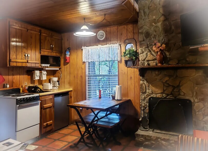 More Photos Of 88 Main St, Pinos Altos Hotel For Sale