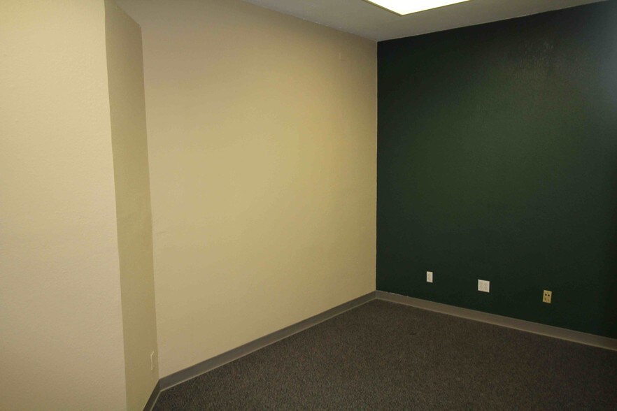 More Photos Of 1136-1154 Main St, Saint Helena Storefront For Lease