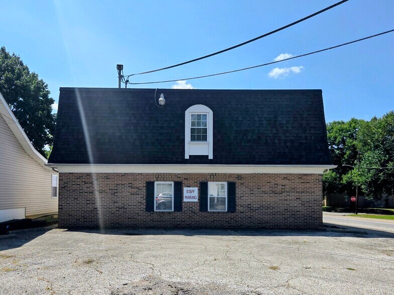 More Photos Of 450 2nd St, Saint Albans Office For Sale