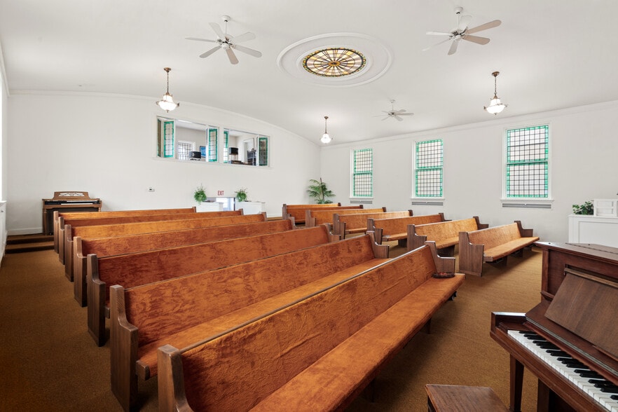 More Photos Of 71 S Washington St, Oxford Religious Facility For Sale