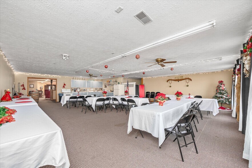 More Photos Of 78 Chestnut Hill Rd, Crossville Freestanding For Sale