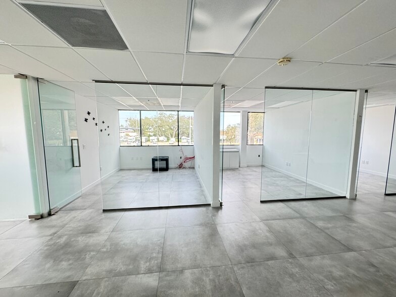 More Photos Of 2870 Stirling Rd, Hollywood Light Distribution For Sale