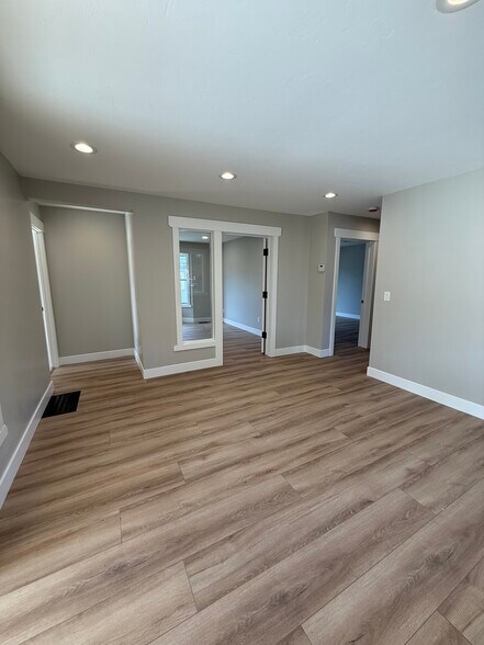 More Photos Of 4212 S Highland Dr, Millcreek Loft Creative Space For Sale