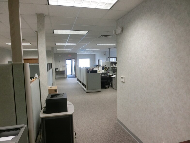 More Photos Of 2875 Village Rd, Portage Office For Sale