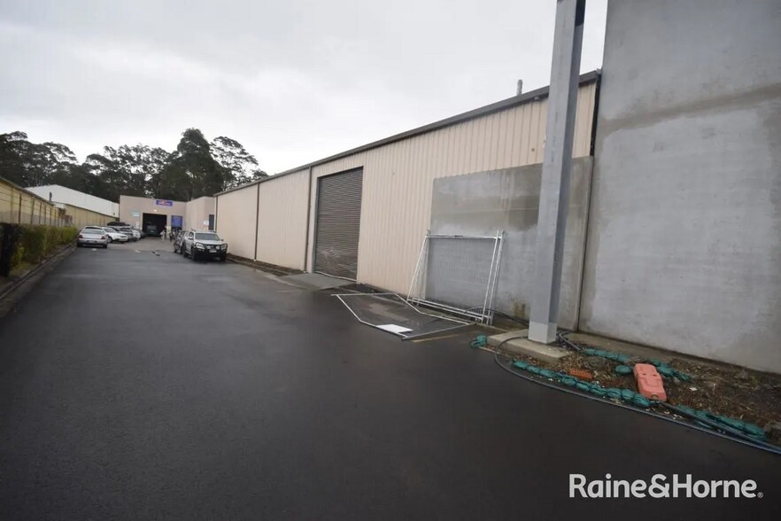More Photos Of 175 Princes Hwy, South Nowra Showroom For Lease