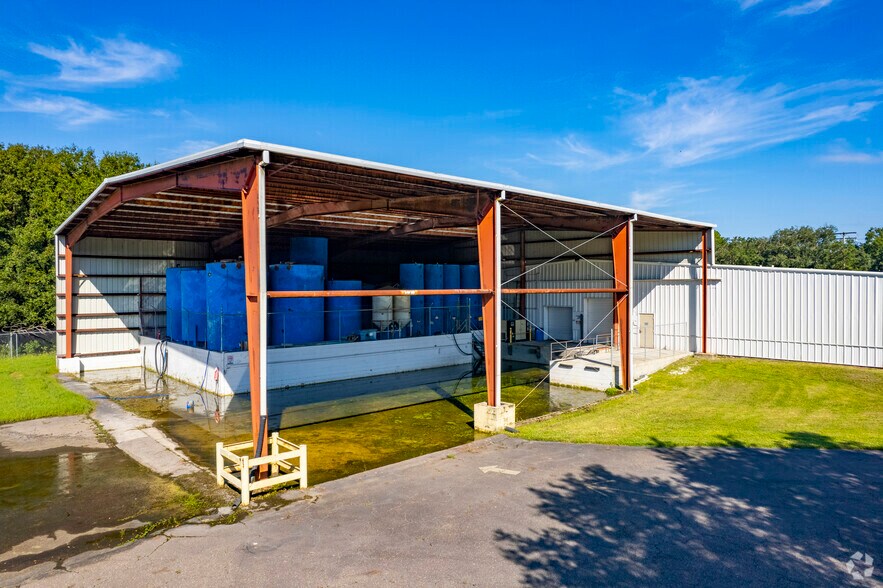 More Photos Of 5025 Hartford St, Tampa Warehouse For Lease