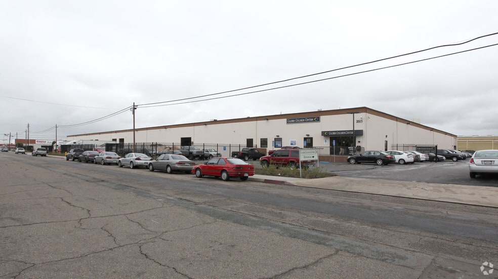 More Photos Of 940 W 19th St, National City Warehouse For Lease