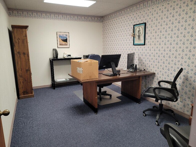 More Photos Of 107 Broadway St, Fort Meade Office For Sale