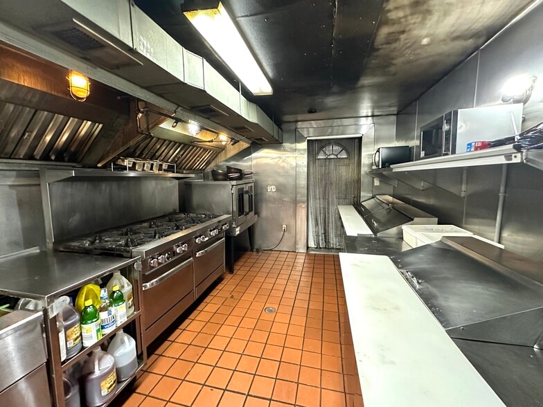 More Photos Of 8390 Seneca Tpke, New Hartford Restaurant For Sale