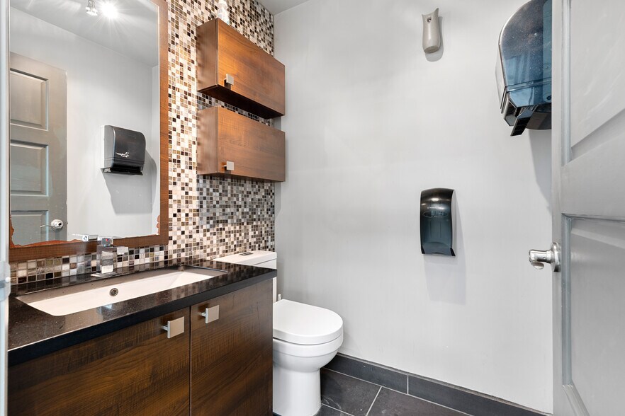 More Photos Of 139 Boul Sir-Wilfrid-Laurier, St-Basile-le-Grand Freestanding For Sale