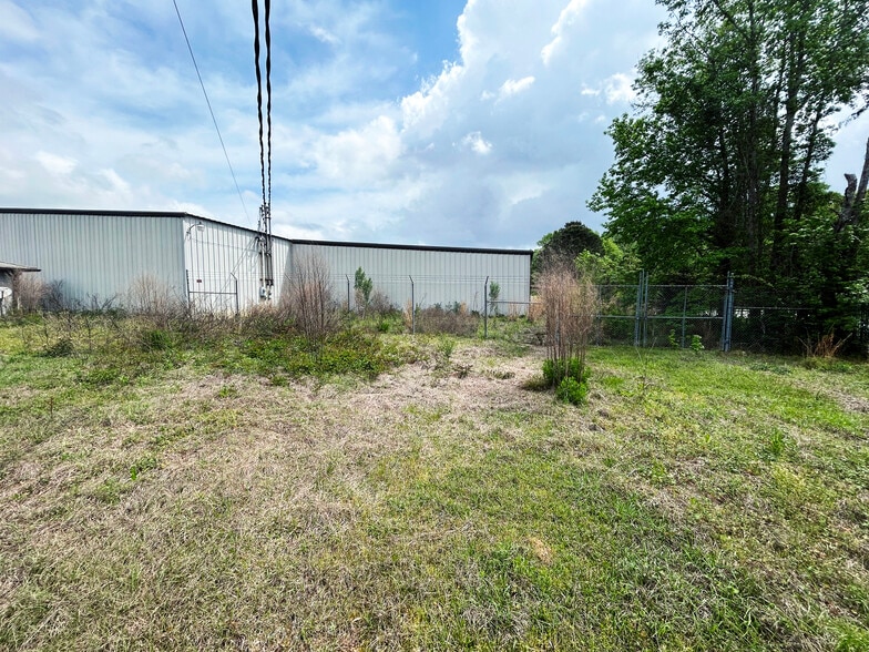 More Photos Of 378 Eastland Rd, Dothan Distribution For Sale