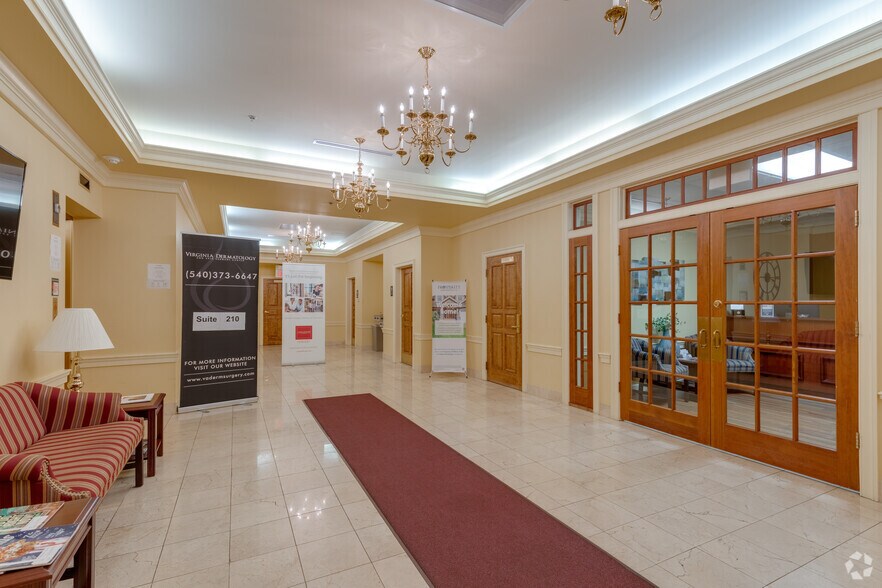 More Photos Of 13875 Hedgewood Dr, Woodbridge Medical For Lease