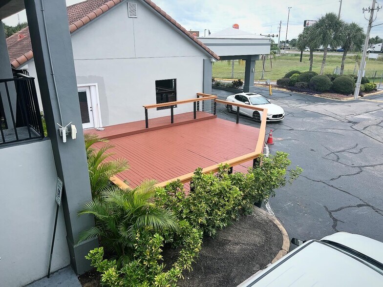 More Photos Of 44199 Highway 27 N, Davenport Hotel For Sale