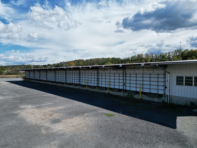 More Photos Of 3570 Broadway Rd, Milton Truck Terminal For Sale