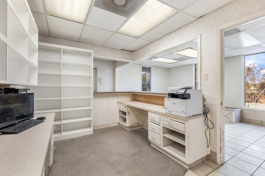 More Photos Of 825 N Crockett St, Sherman Office For Sale