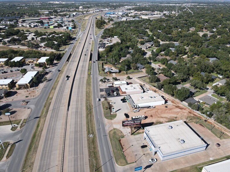 More Photos Of 2303 S Danville Dr, Abilene Office For Lease