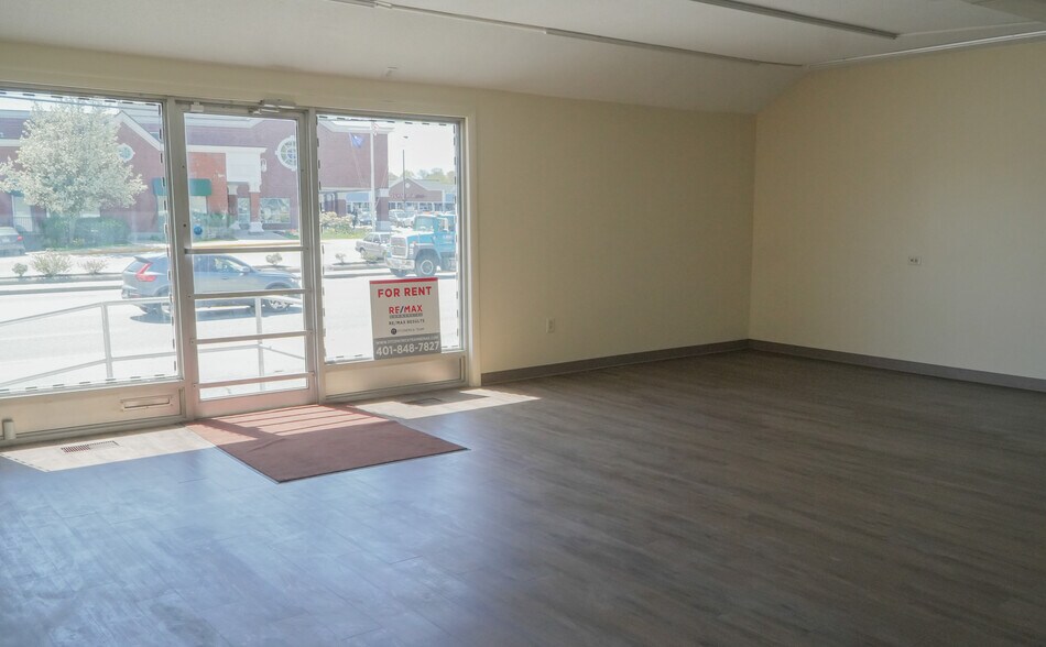 More Photos Of 124 E Main Rd, Middletown General Retail For Lease