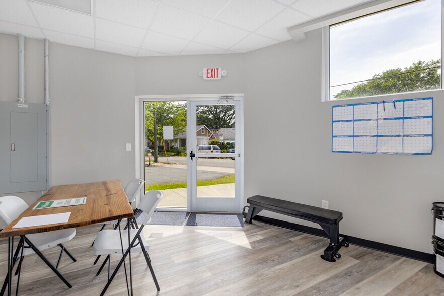 More Photos Of 1800 Laurens Rd, Greenville Freestanding For Lease