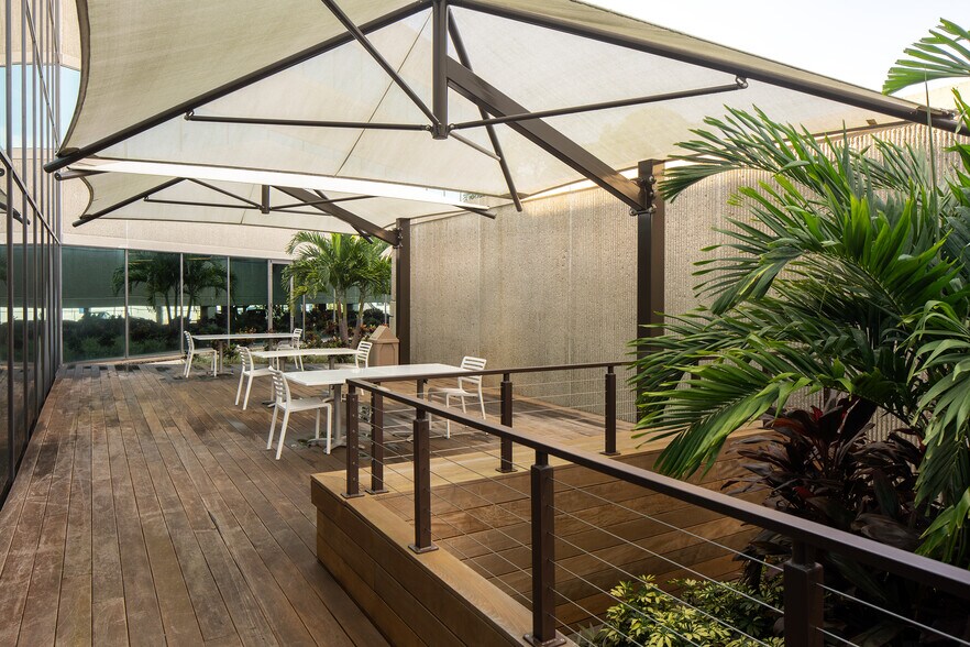 More Photos Of 5404 Cypress Center Dr, Tampa Unknown For Lease