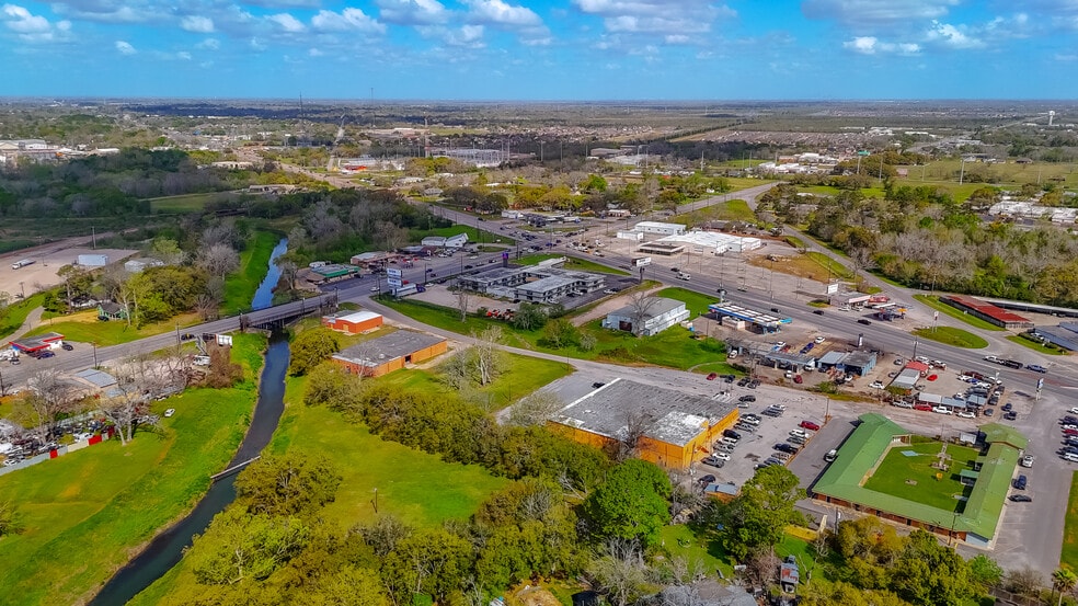 More Photos Of 110 E Highway 6, Alvin Hotel For Sale