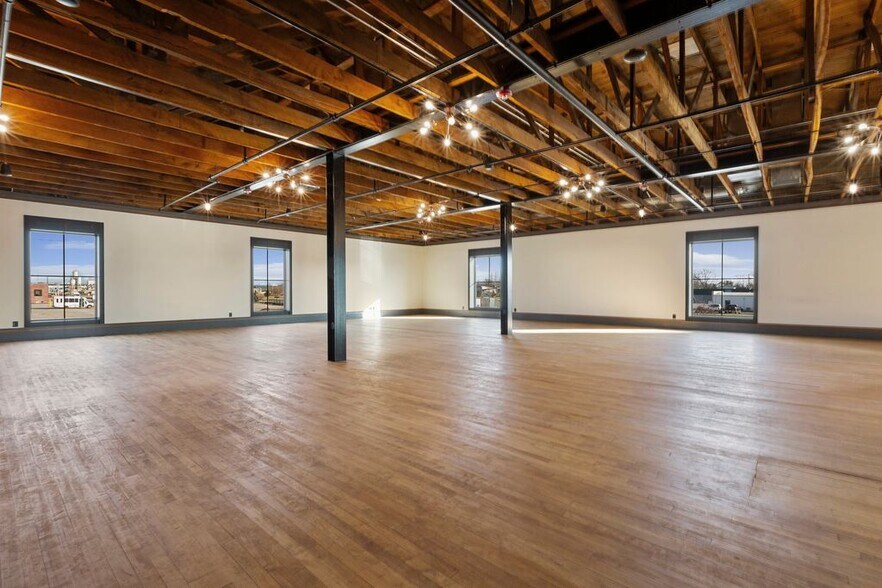 More Photos Of 100 Saint Louis Ave, Seymour Office For Sale