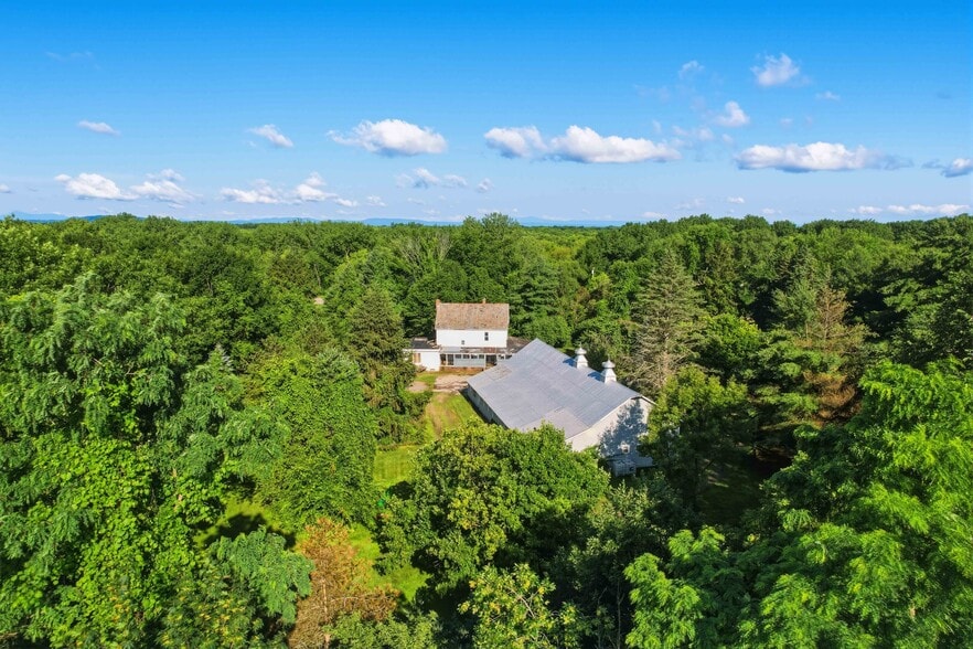 Primary Photo Of 527 Heineberg Dr, Colchester Apartments For Sale