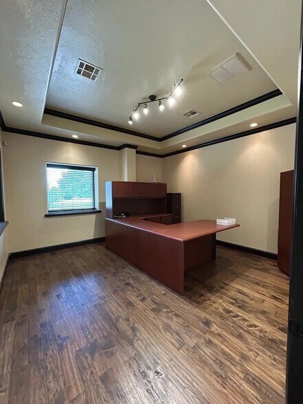 More Photos Of 10549 NW 10th St, Oklahoma City Industrial For Lease