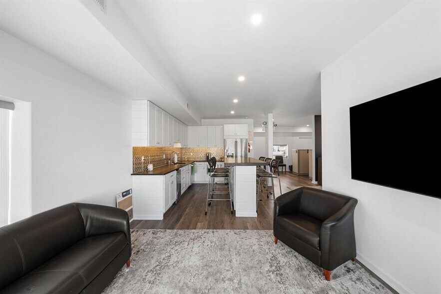 More Photos Of 260-274 21st St, Avalon Office Residential For Sale