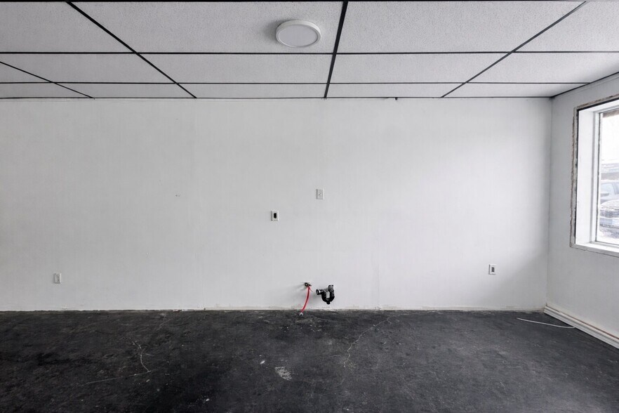 More Photos Of 2924 Old Hwy 69 N, Val Caron Freestanding For Lease