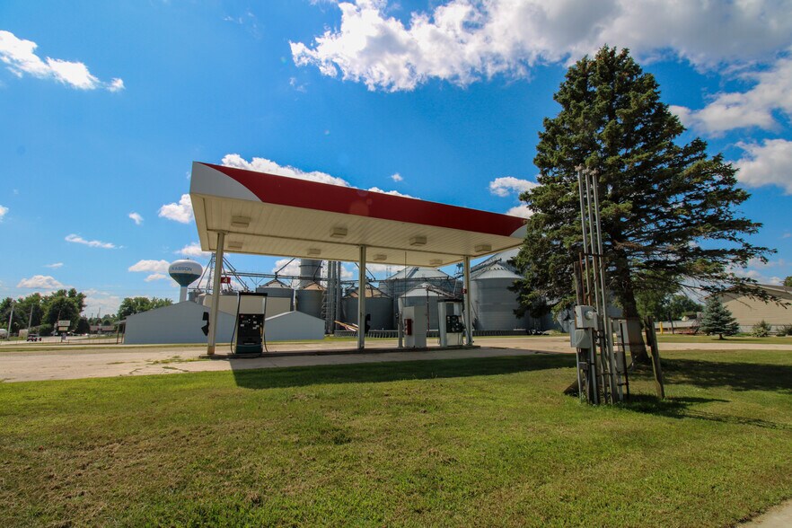 More Photos Of 107 8th Ave SW, Kasson Specialty For Sale
